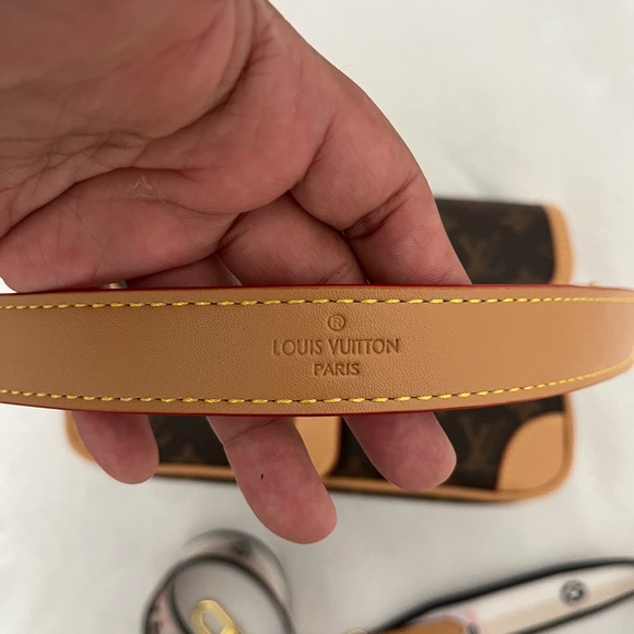 Monogram 👜 comes with 2 straps💖 - Picture 5 of 13